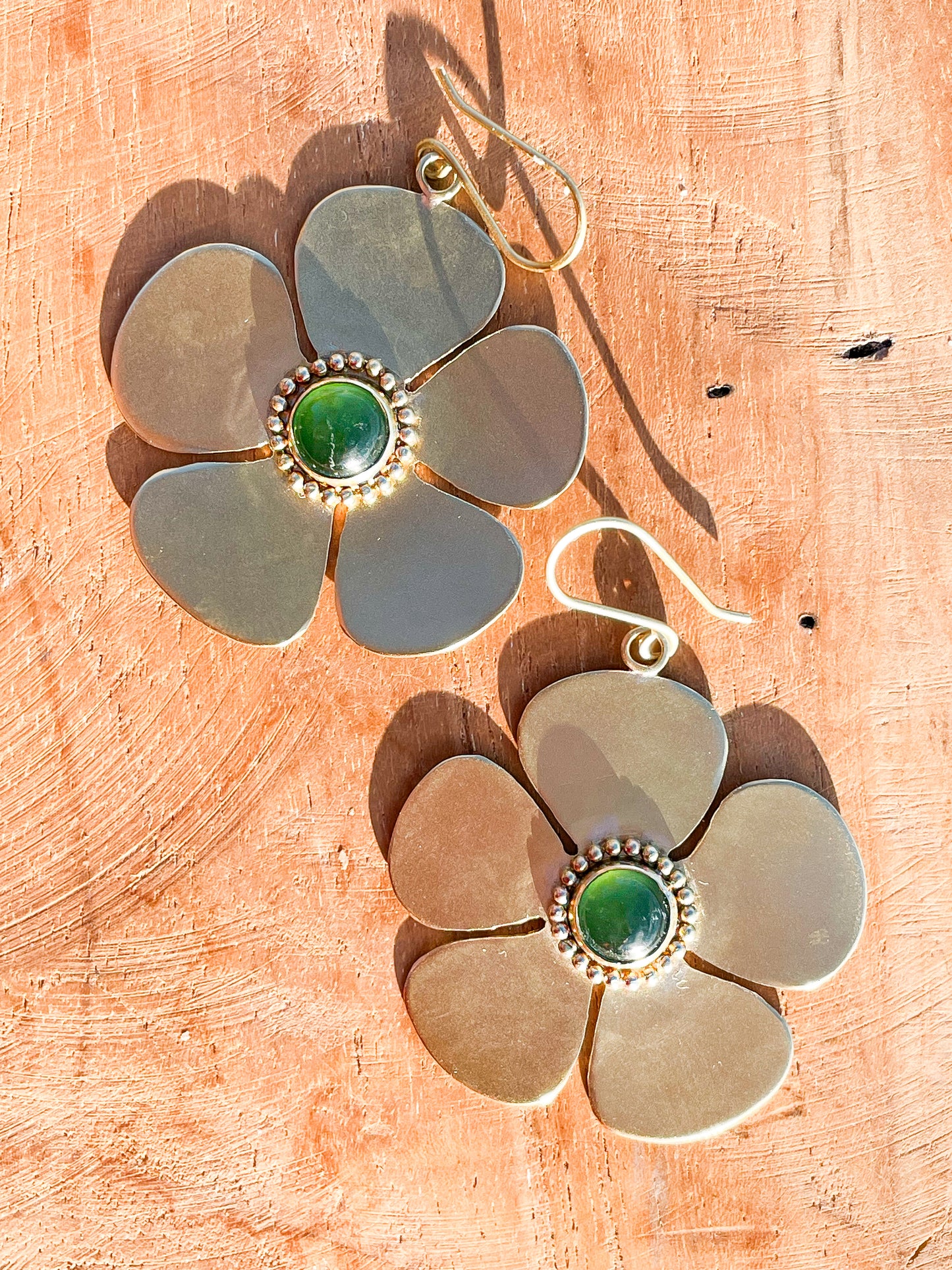Boucles d’oreilles grosses fleurs serpentine