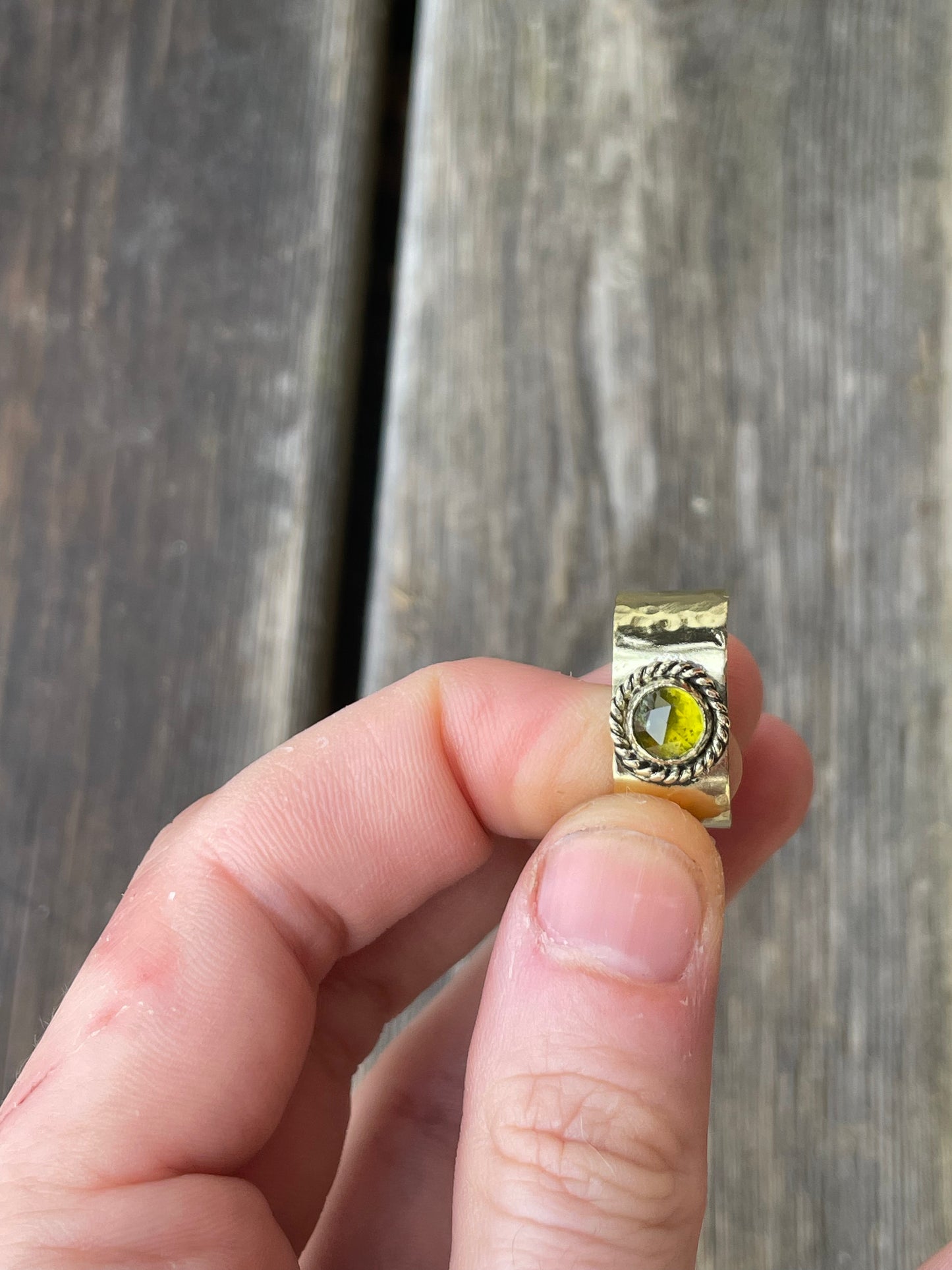Trésors vert - bague large ajustable - Vésuvianite