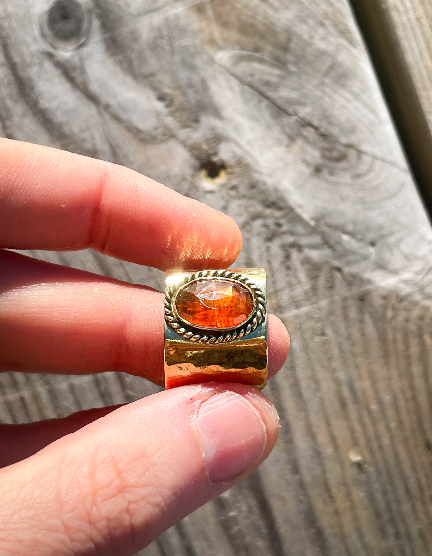 Trésors solaire - bague large ajustable - cyanite orange