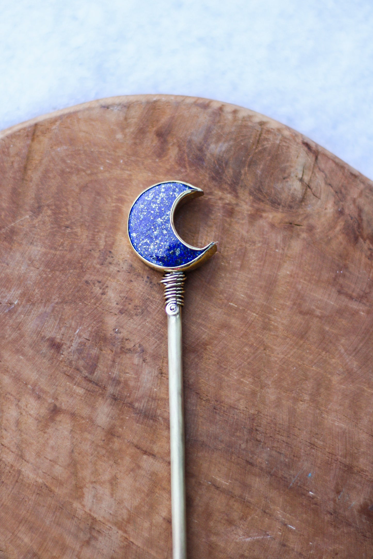 Trésors lunaires - pique à cheveux lapis lazuli