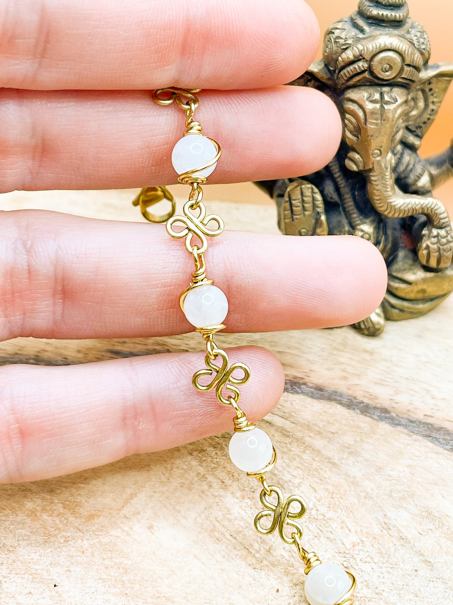 Bracelet porte-bonheur - pierres taille moyennes 0,6mm
