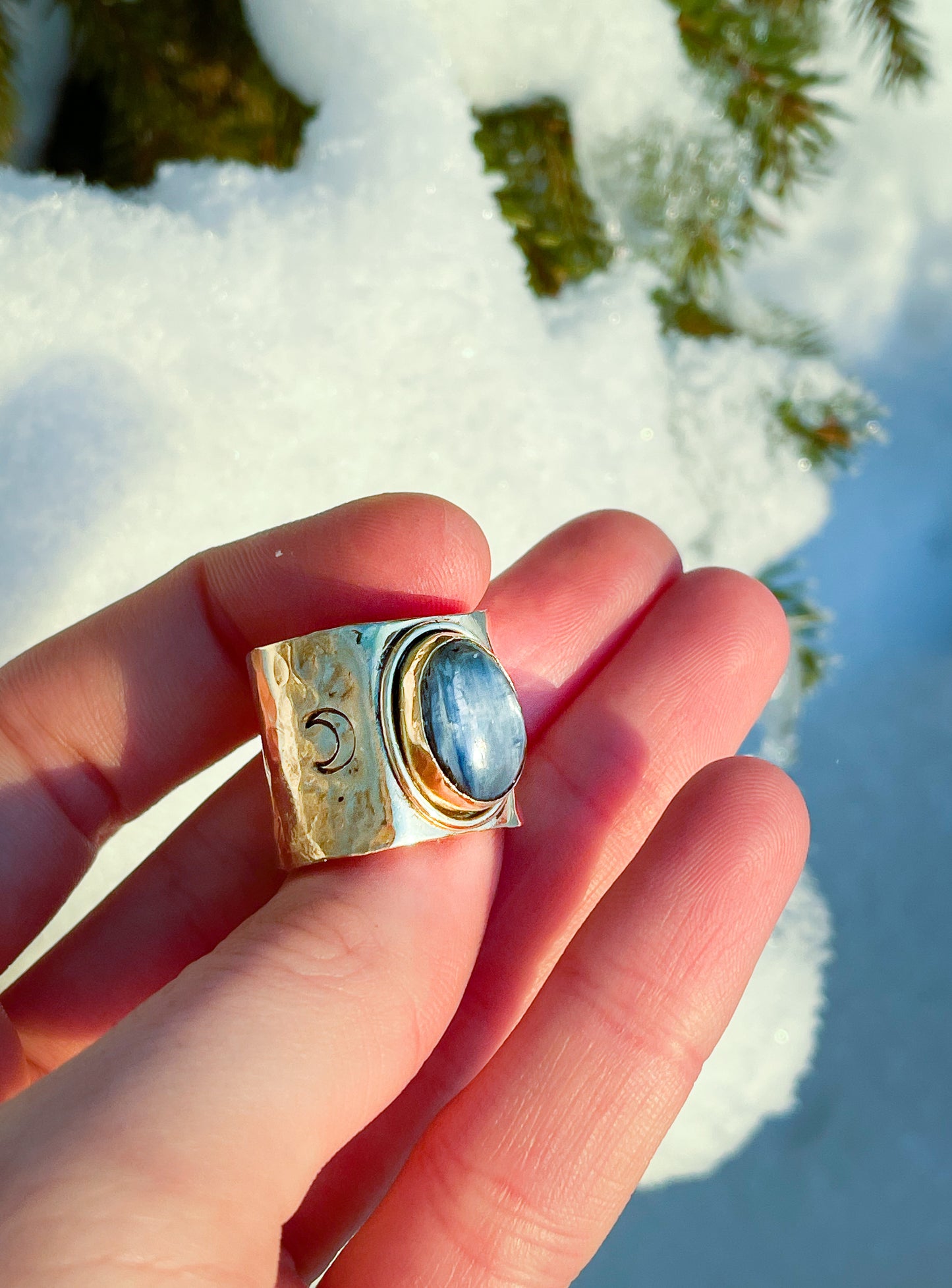 Trésors Nordique - bague lunaire - cyanite bleue