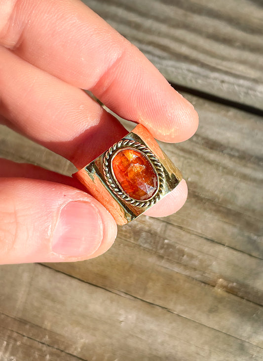 Trésors solaire - bague large ajustable - cyanite orange
