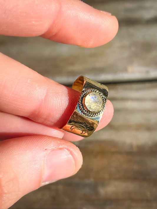 Trésors lunaire - bague large ajustable - pierre du soleil