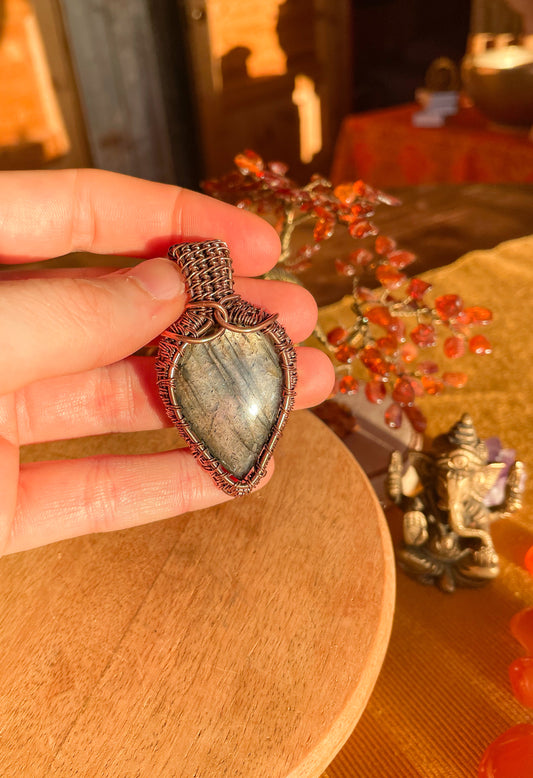 Trésors Viking -Labradorite Dorée